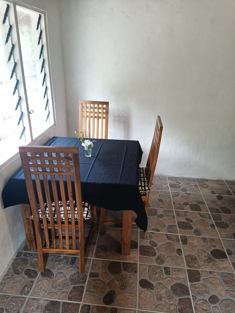 Mahina Lodge