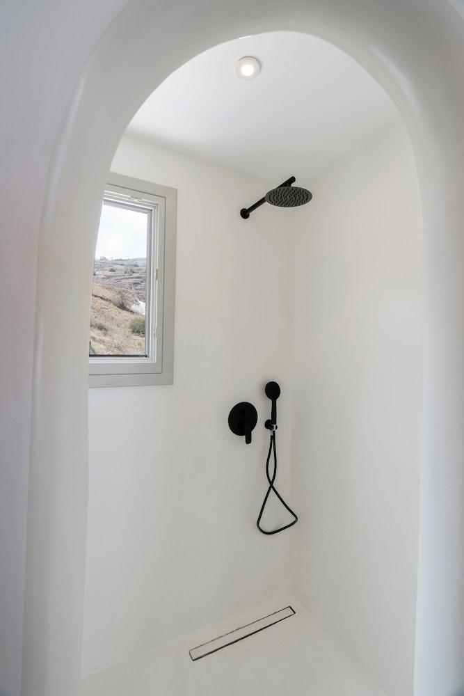 MAEVA Santorini Suites