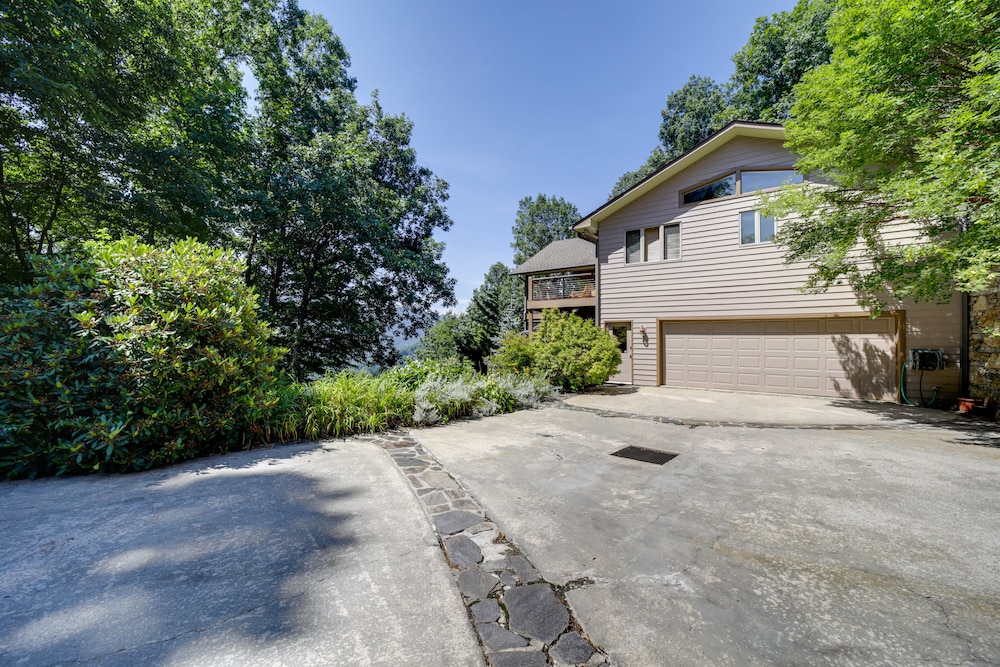 Grand Maggie Valley Home w/ Decks & Mountain Views view 4