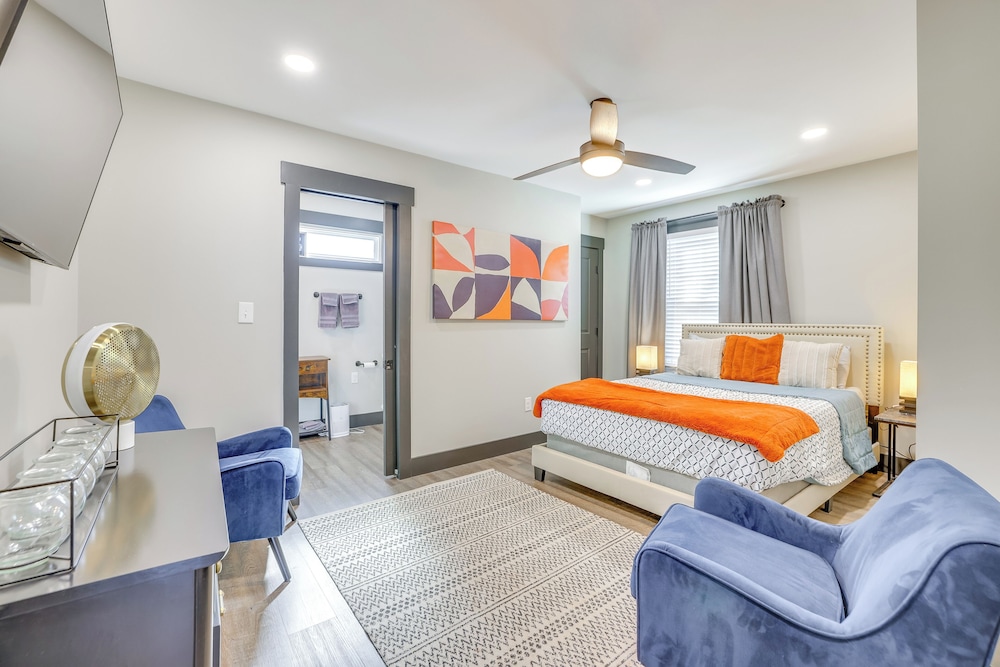 4 Mi to Liberty Bridge: Greenville Getaway w/ Deck
