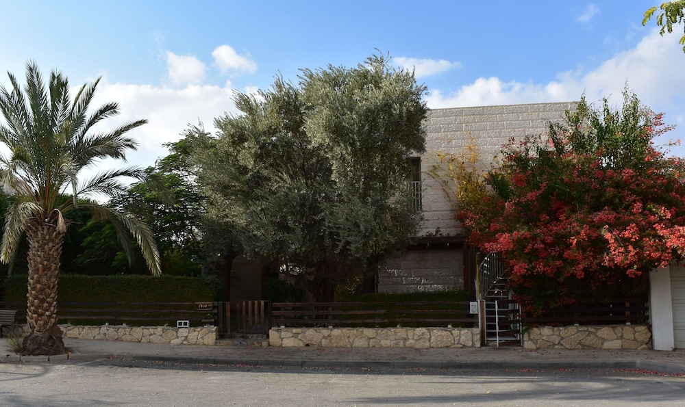 Nof Canaan