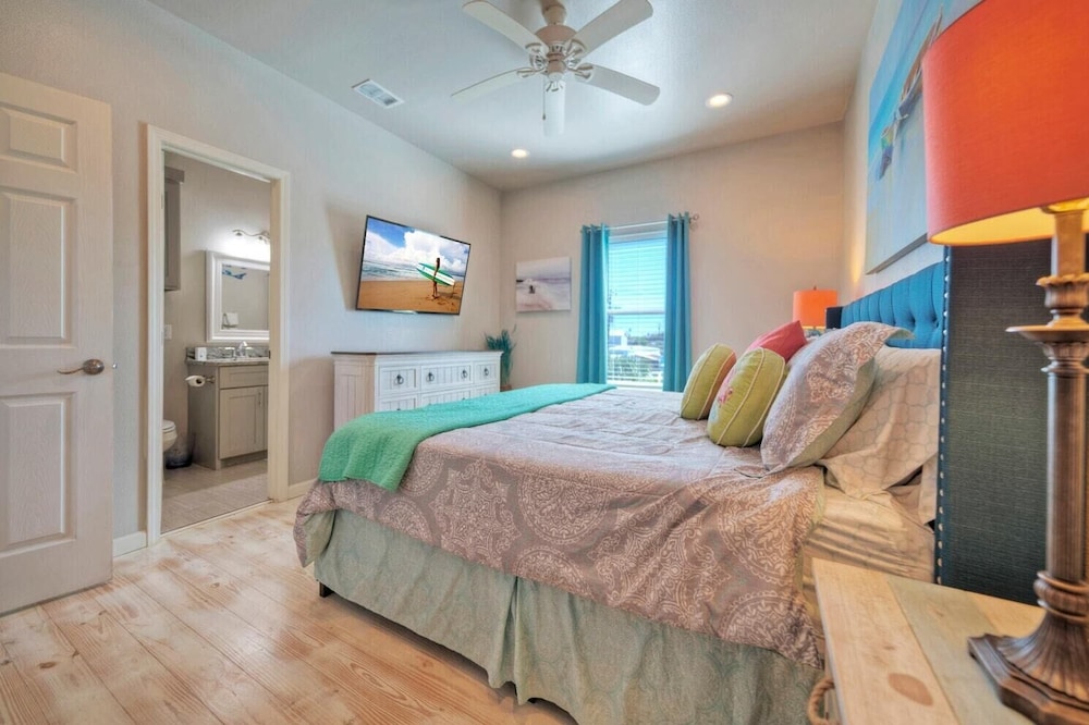 Priv Pool, Walk to Marina + Eateries, 3 Mins to Beach Marlin Azul by Avantstay view 3