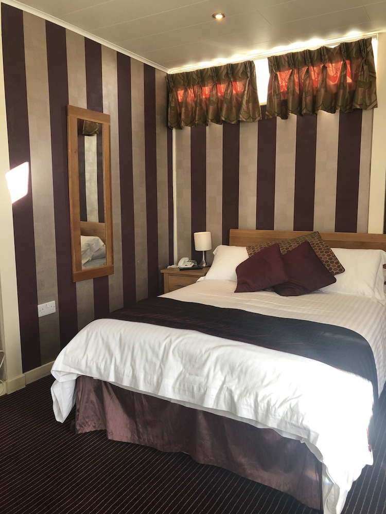 The Dog and Partridge Country Inn