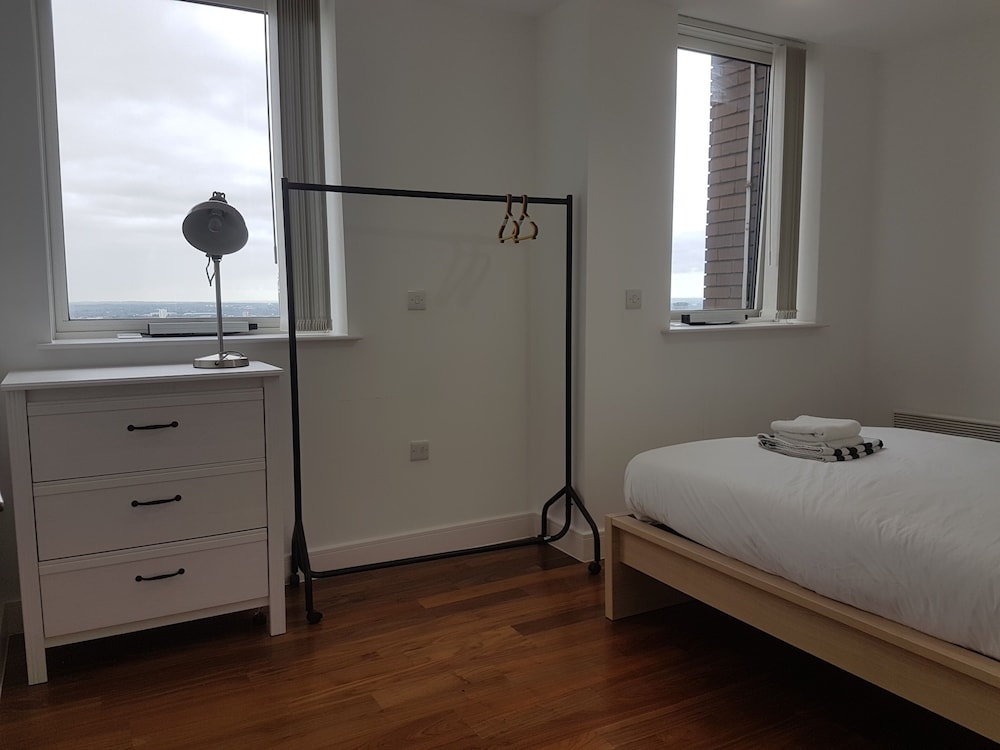 Metropolitan House 2106 view 4