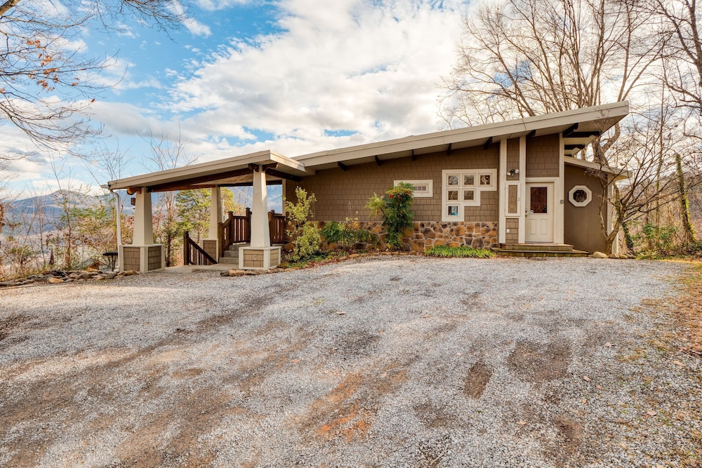 Chestnut by Avantstay Mountain Cabin w Treetop Views Hot Tub Game Room