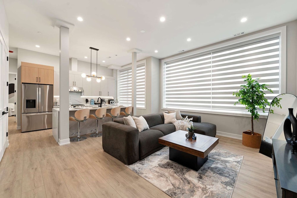 Spacious Bright Modern New Unit in Tri Taylor