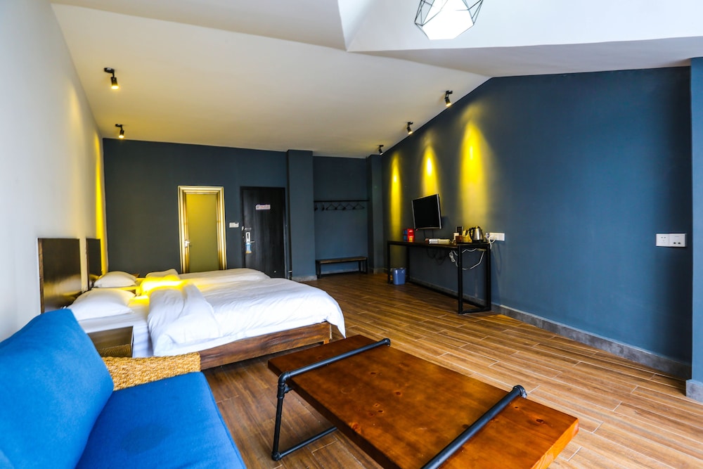 Zhangjiajie Comma Travel Hotel