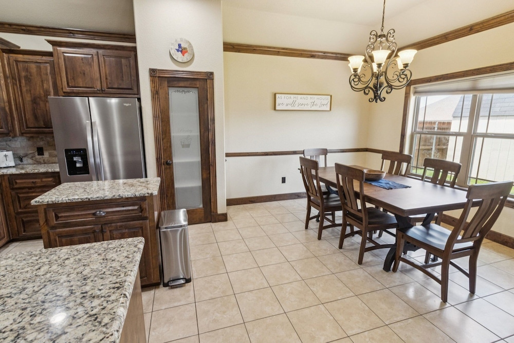 Gorgeous 4br Dakota Springs Home 3 Bedroom Home