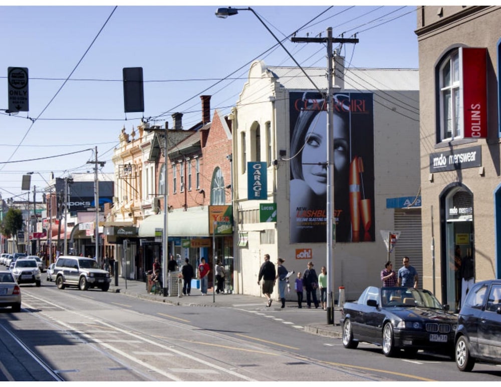 2 bed Apartment in Trendy Collingwood