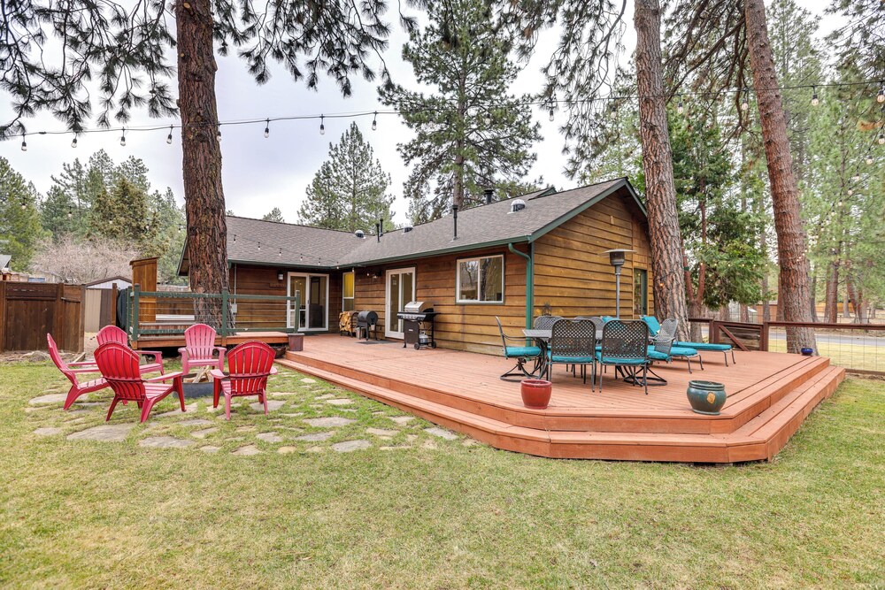 3 Mi to Old Mill District: Family Retreat w/ Yard