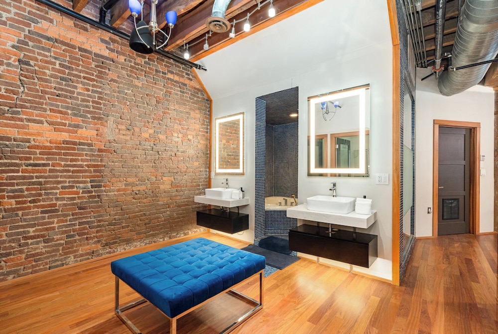 Jamloft - Printers Alley - Walk to Broadway