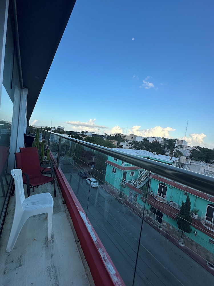 2BR Penthouse with Rooftop Pool