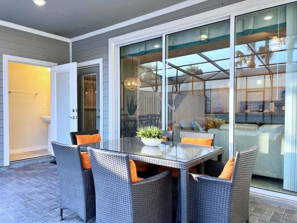 Large 5 Bed Family Townhome With Splash Pool 5 Bedroom Townhouse