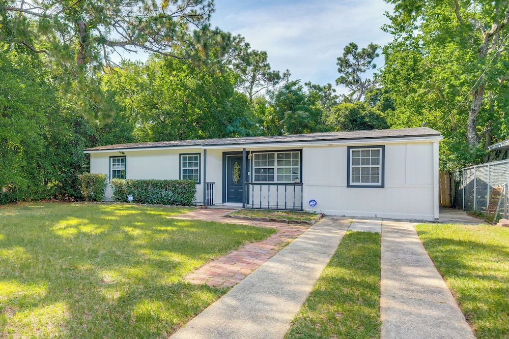 Game, Swim & Explore: Family Home in Pensacola