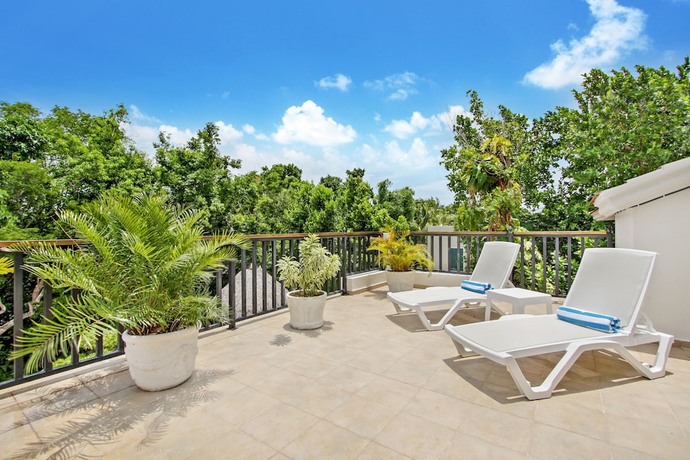 Beautiful Villa Tortuga at Puntacana Resort Club Pool Garden Golf Cart Maid