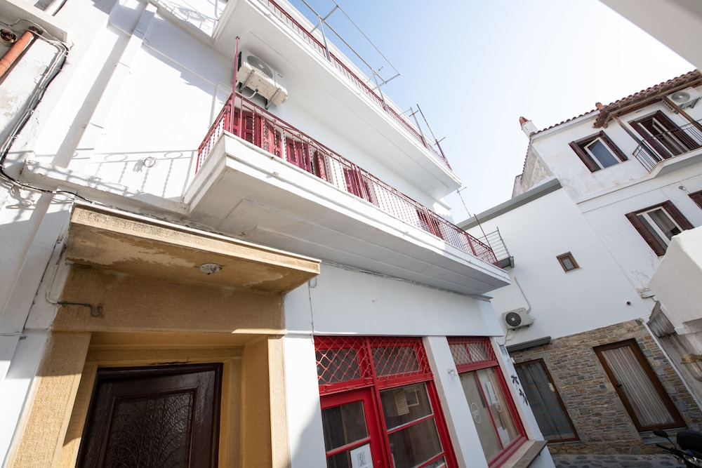 Lovely 1-bedroom Flat In Skopelos view 3