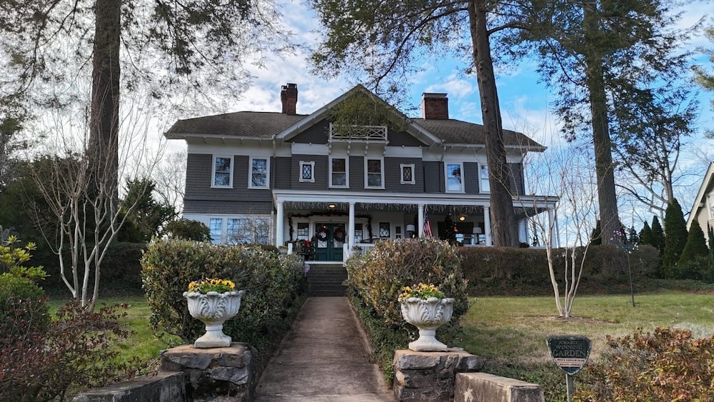 Abbington Green Bed & Breakfast Inn