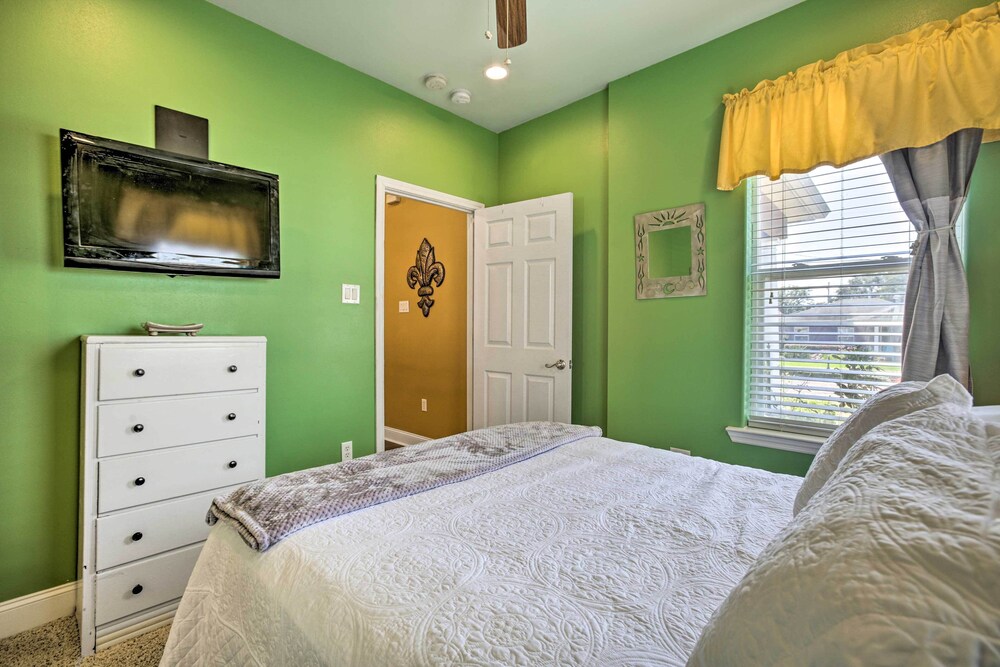 5 Mi to Bourbon Street: Nola Home w/ Fenced Yard!