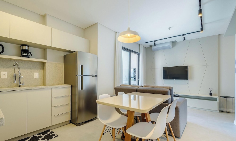 Your Exclusive Stay Just Steps From the sea in Meia Praia - FFS II