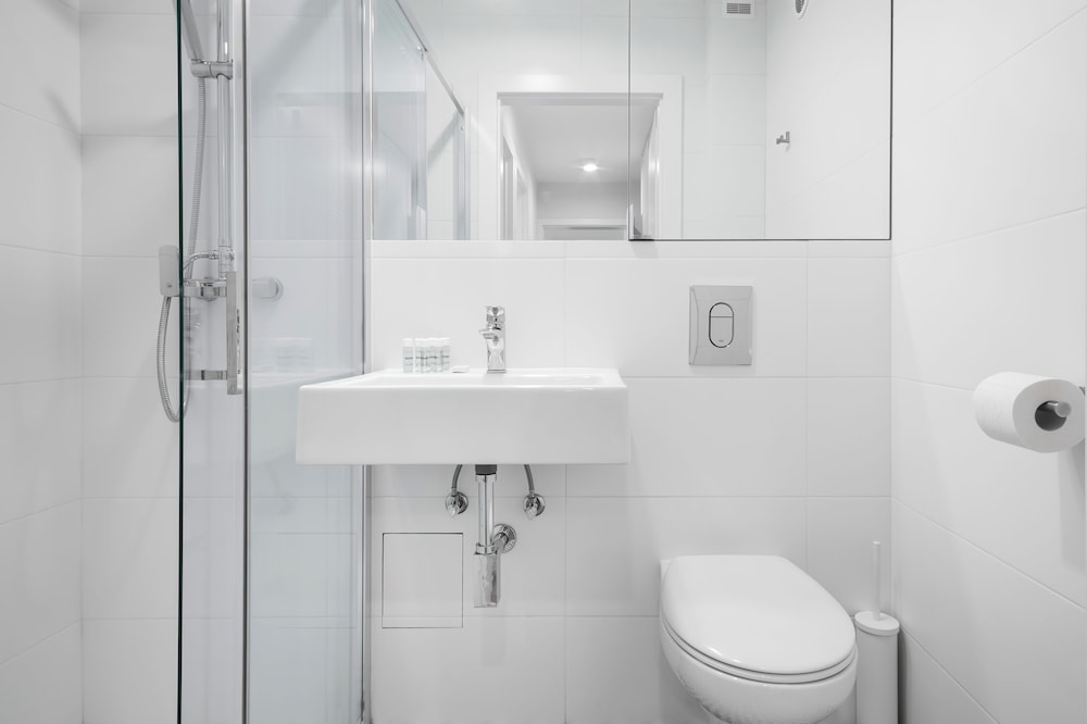 Warsaw City Center Apartment by Renters
