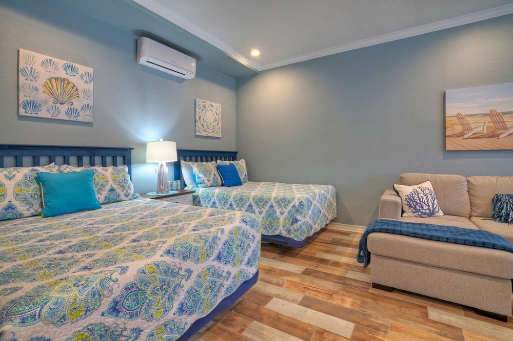 2 Units Beachfront Complex w Pool Pickleball Beach Bliss Bleach Bungalow