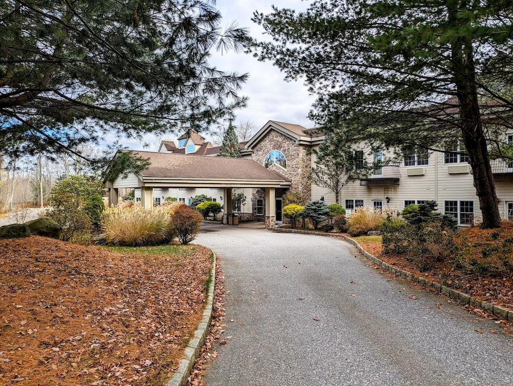 Hotel The Willowbrook Golf Hotel At Split Rock - Image 1