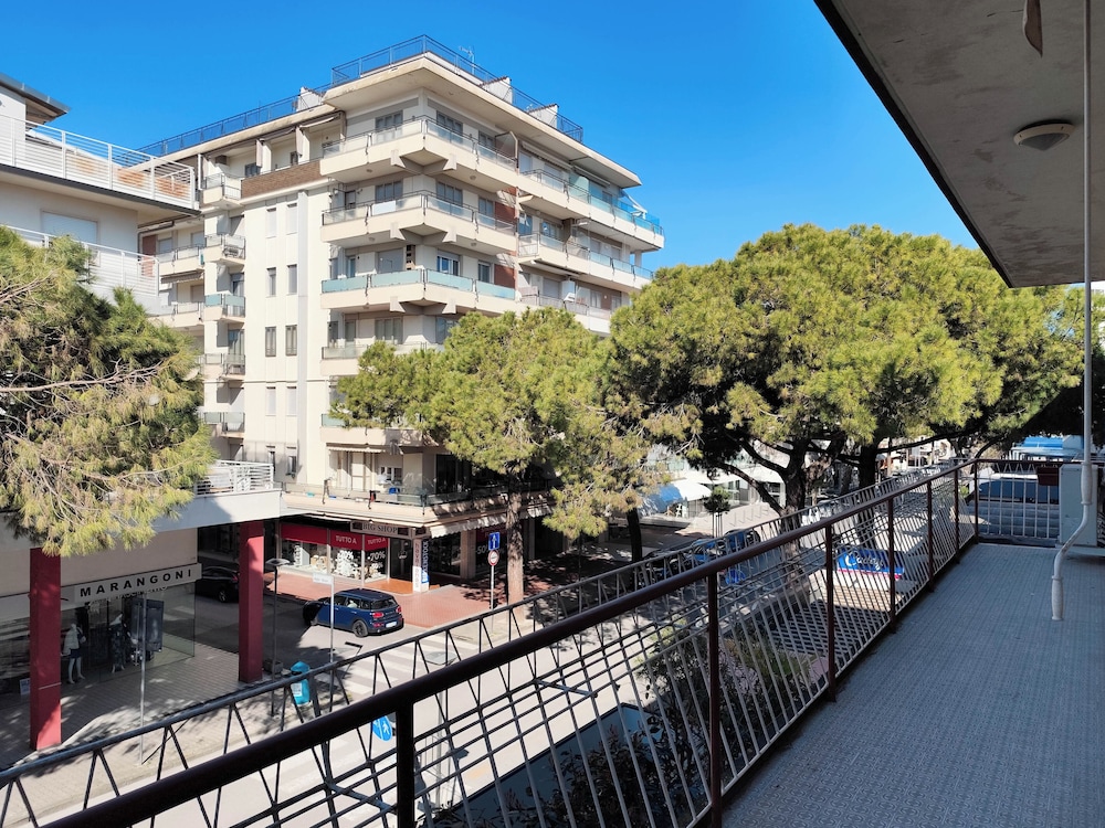 Stylish Apartment Near the Beach