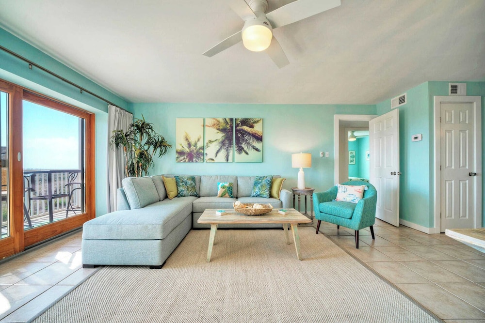 Sleeps 26 3 Island Retreat Condos w/ Beach Access, 2 Pools, Pickleball, Views
