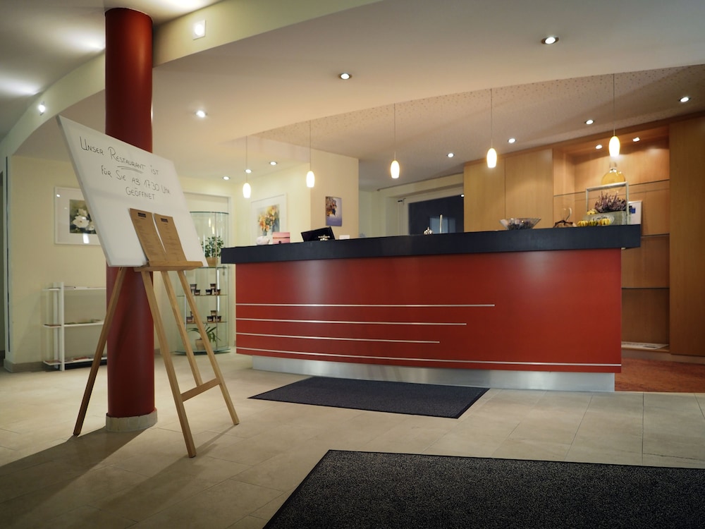 Lobby & Reception