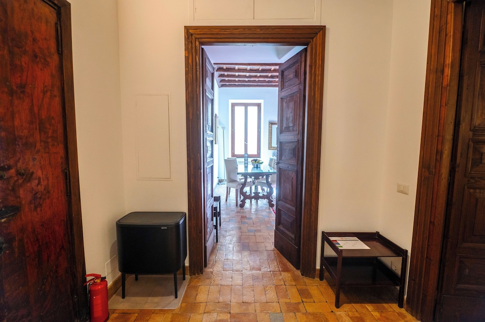 Via Giulia Apartments