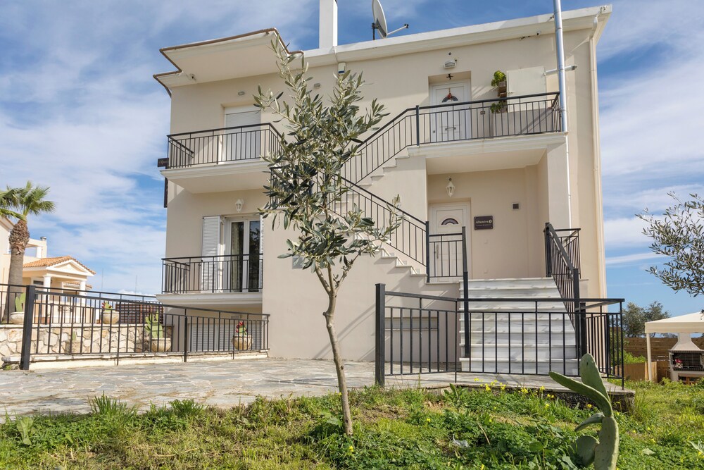 Altamira Holiday Apartment - 6 People Veranda With Views view 5