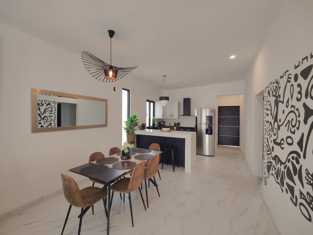 Beautiful 3bed 2bath new Home With Pool in Town