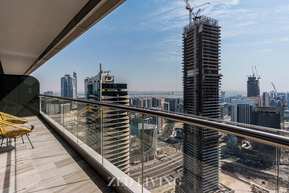 Downtown Dubai | Walk to Dubai Mall + Burj Views