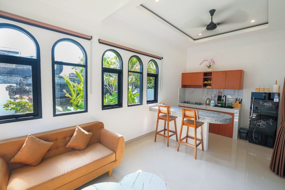 Crystal Flow Guest House & Apartment Canggu
