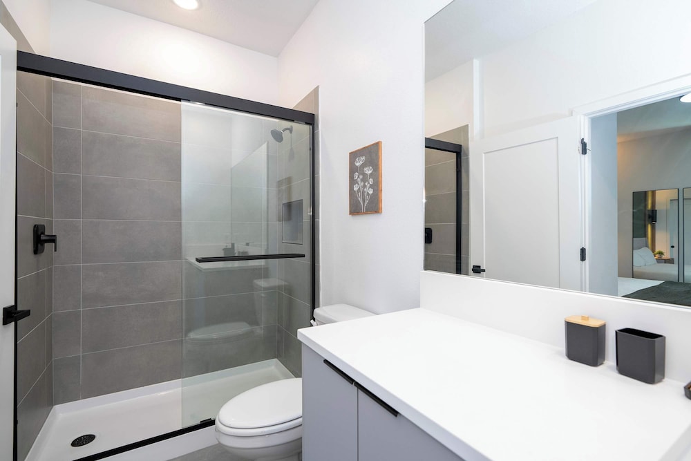 Stylish Home Near Disney Themed Rooms Pool