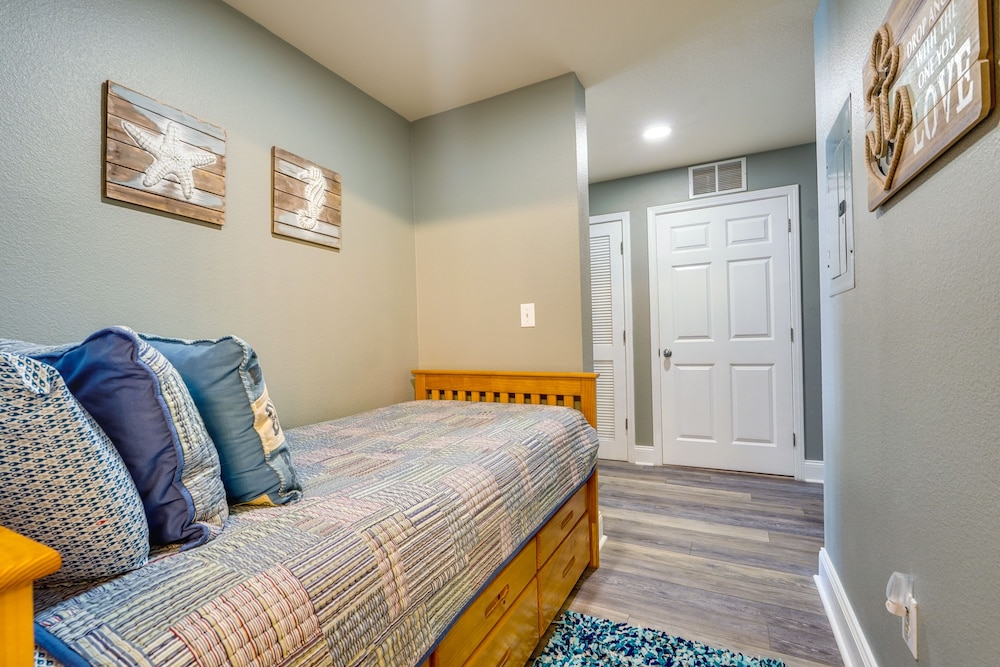 PCB Vacation Rental w/ Balcony & Beach Access!