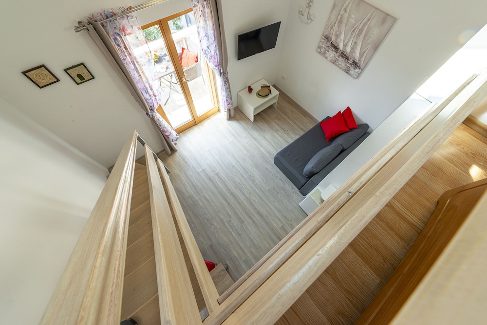 Cina Apartments