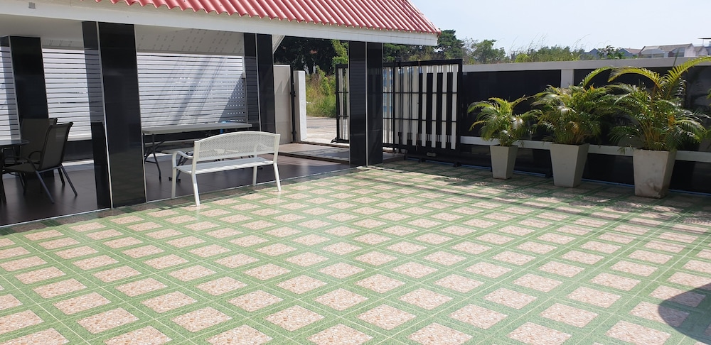 Ban Sasithorn Huahin