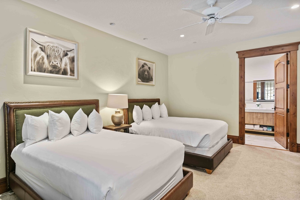 6565 Lookout Drive - Four Bedroom with Spa 4 Condo