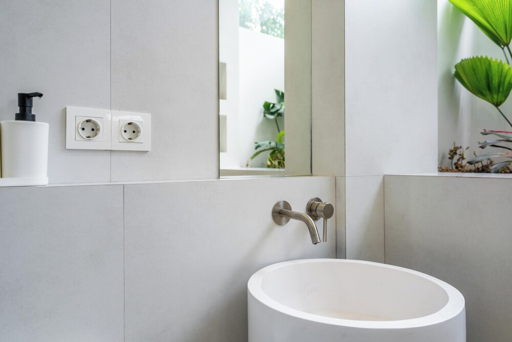 Dreamland Villa with Pool 3 min to Beach