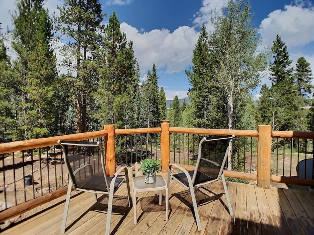 Silverheels Lodge Luxury Mountain Chalet 25 Acres Double Garage Hot Tub view 3