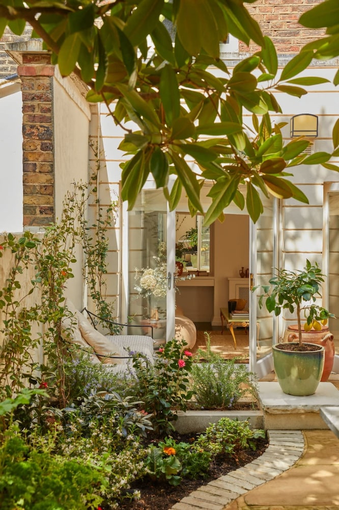 Belgravia Beauty - by Out of Office Lifestyle