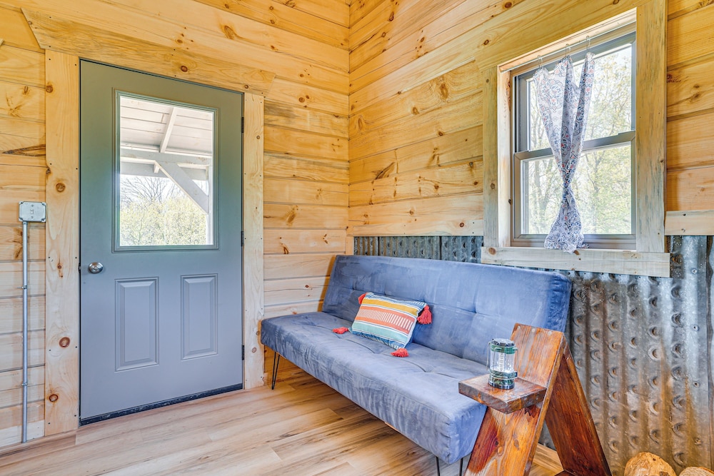 'fins & Flowers' Lewiston Cabin w/ Trout Fishing!