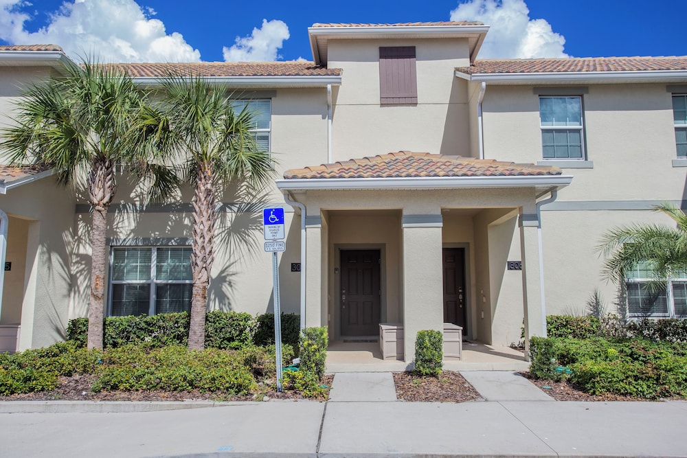 Four Bedroom Storey Lake Resort Close to Disney w Pool 3063 - Image 1