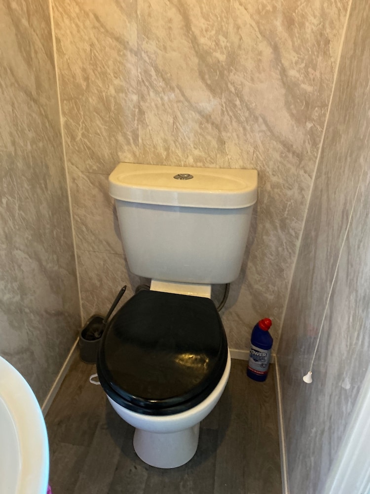 Cozy Coastal Retreat in Colwyn bay Sleeps 8