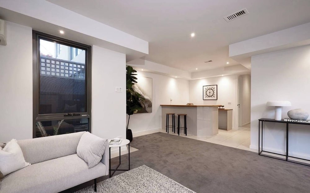 Bayside 4 bed in Sandringham w Spa and Sunset Views