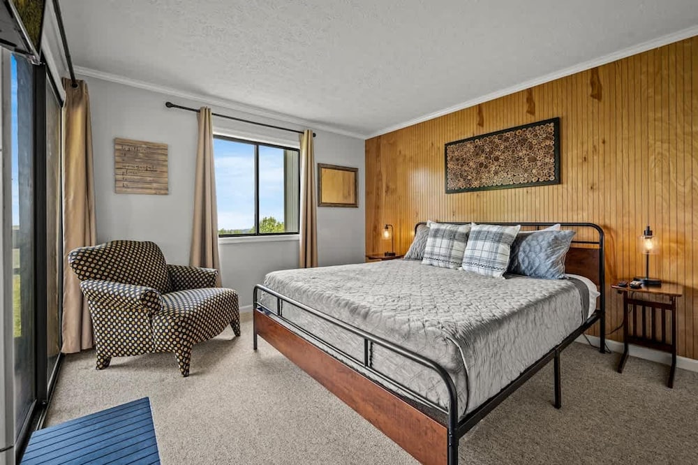 Two Bed Room Condo Mountain Views Indoor Pool