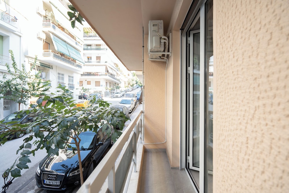 Modern Studio Near the National Gallery in Athens