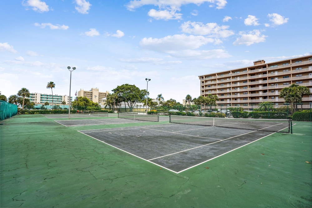 Bayshore Yacht & Tennis 409 - Premier