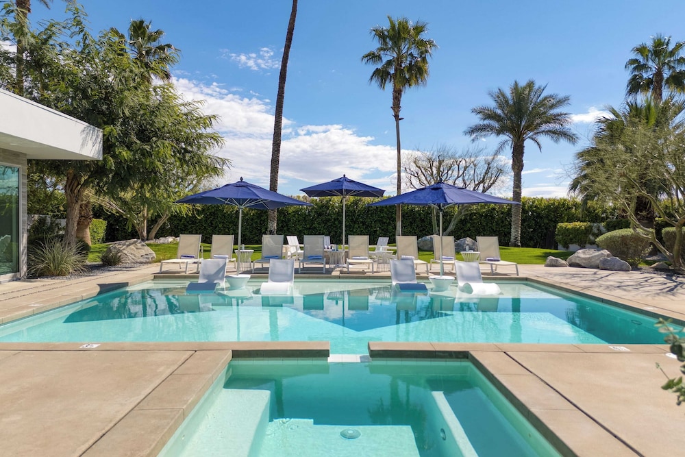 Sleeps 40 3 Luxe Villas Next to Empire Polo Club Putting Green & Pickleball
